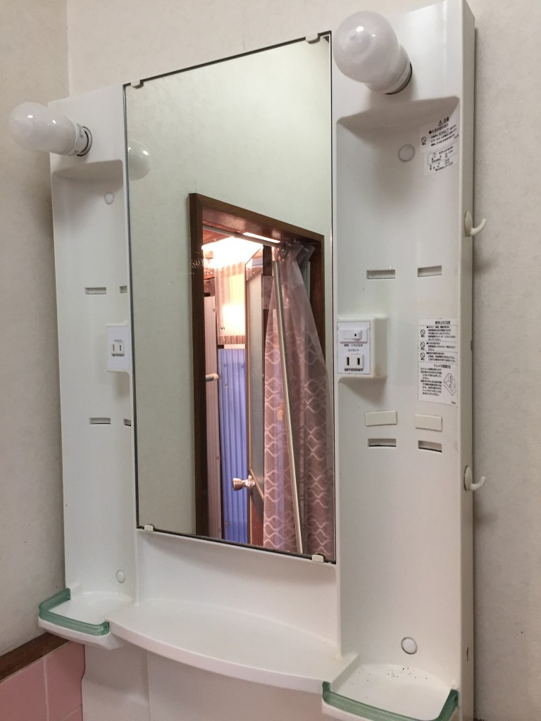 洗面台のスイッチの交換 アトム電器 安満店 洗面台のスイッチの交換 アトム電器 安満店